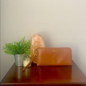Brown Leather Coach Wristlet/Clutch